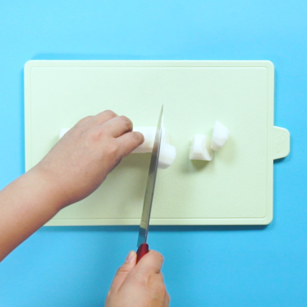 山藥排骨湯的做法-咸鮮味燉菜譜-易網(wǎng)<a href=http://www.jsjjzhkt.cn/ target=_blank class=infotextkey>健康養(yǎng)生</a>網(wǎng) 山藥排骨湯的做法-咸鮮味燉菜譜