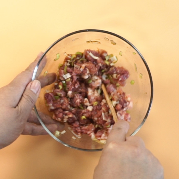 玫瑰花蒸卷的做法-家常味蒸菜譜-易網(wǎng)<a href=http://www.jsjjzhkt.cn/ target=_blank class=infotextkey>健康養(yǎng)生</a>網(wǎng) 玫瑰花蒸卷的做法-家常味蒸菜譜