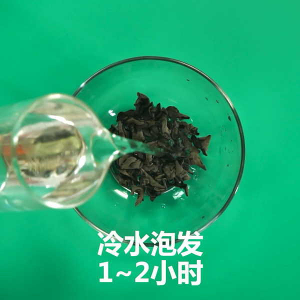 涼拌木耳的做法-咸鮮味拌菜譜-易網<a href=http://www.jsjjzhkt.cn/ target=_blank class=infotextkey>健康養生</a>網 涼拌木耳的做法-咸鮮味拌菜譜
