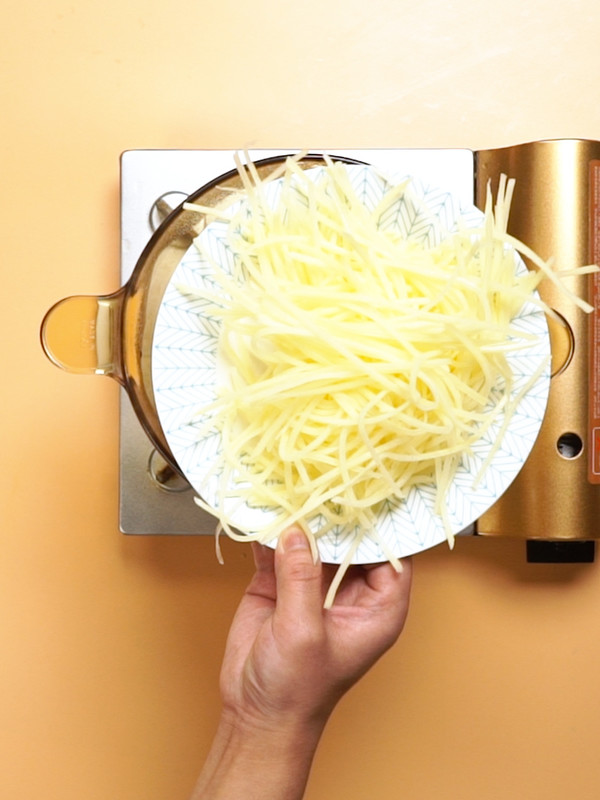 熗土豆絲的做法-家常味煮菜譜