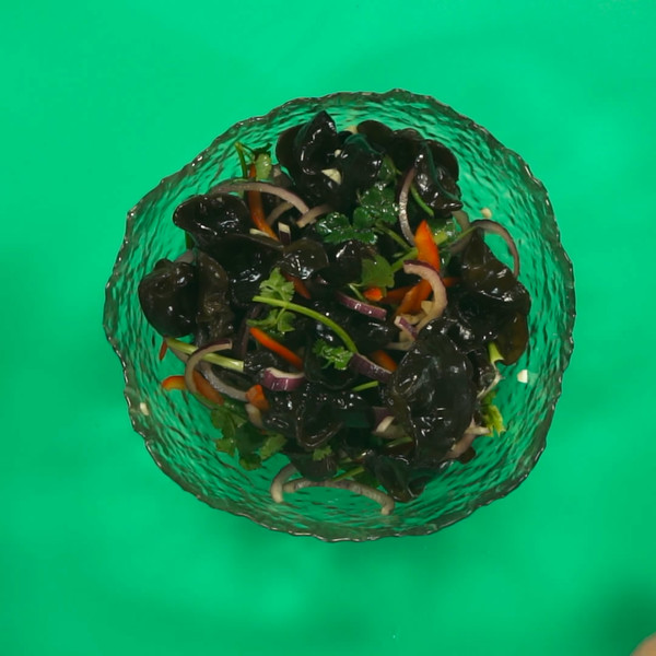 涼拌木耳的做法-咸鮮味拌菜譜-易網健康養生網 涼拌木耳的做法-咸鮮味拌菜譜