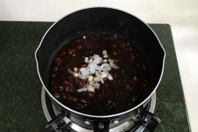 炸醬面的做法-咸鮮味拌菜譜-易網(wǎng)健康養(yǎng)生網(wǎng) 炸醬面的做法-咸鮮味拌菜譜