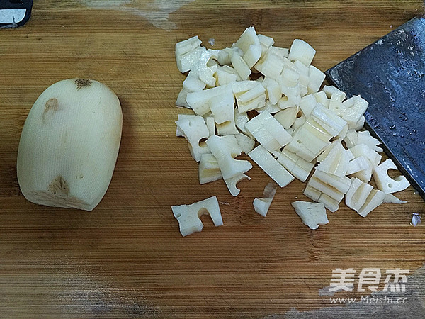 清炒藕丁的做法-家常味炒菜譜-易網健康養生網 清炒藕丁的做法-家常味炒菜譜