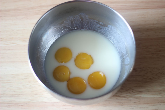 黑穗醋栗仙女蛋糕卷的做法-酸甜味烘焙菜譜-易網健康養生網 黑穗醋栗仙女蛋糕卷的做法-酸甜味烘焙菜譜