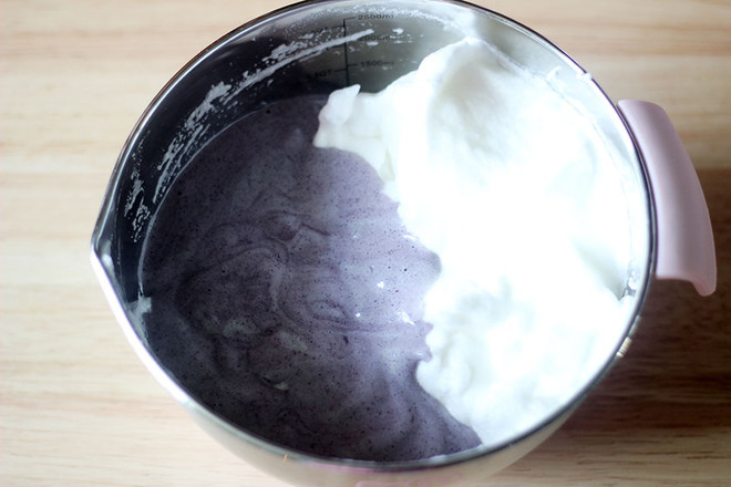 黑穗醋栗仙女蛋糕卷的做法-酸甜味烘焙菜譜-易網健康養生網 黑穗醋栗仙女蛋糕卷的做法-酸甜味烘焙菜譜