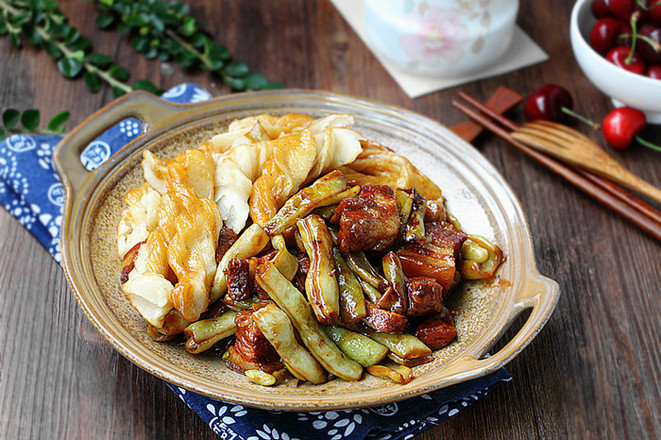 豆角鍋粘卷子的做法-家常味燉菜譜