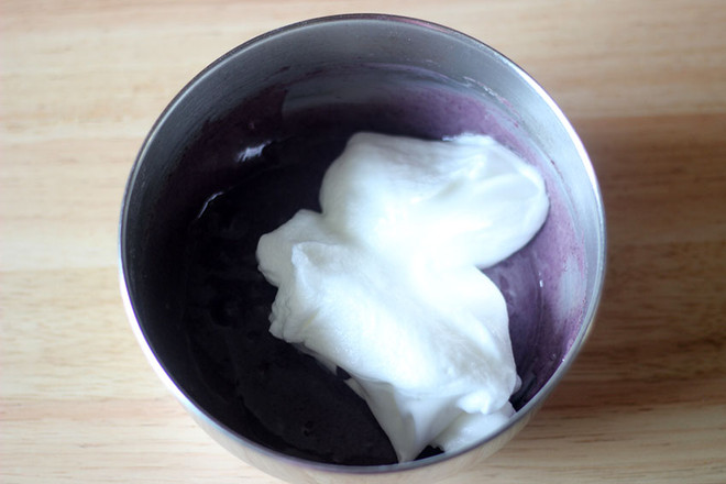 黑穗醋栗仙女蛋糕卷的做法-酸甜味烘焙菜譜-易網健康養生網 黑穗醋栗仙女蛋糕卷的做法-酸甜味烘焙菜譜