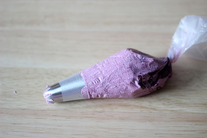 黑穗醋栗仙女蛋糕卷的做法-酸甜味烘焙菜譜-易網健康養生網 黑穗醋栗仙女蛋糕卷的做法-酸甜味烘焙菜譜