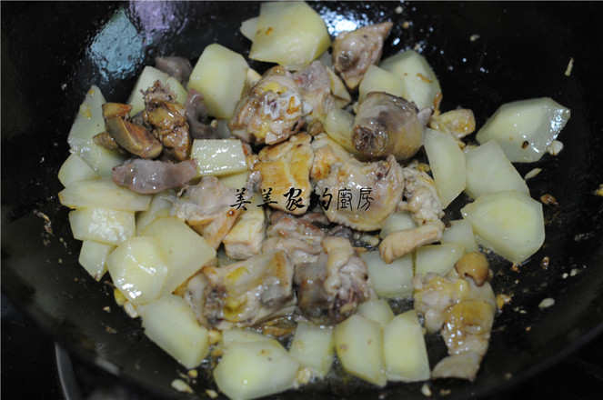 黃燜雞米飯的做法-家常味燒菜譜-易網健康養生網 黃燜雞米飯的做法-家常味燒菜譜