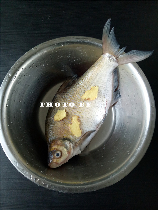 澆汁武昌魚的做法-酸辣味煮菜譜-易網<a href=http://www.jsjjzhkt.cn/ target=_blank class=infotextkey>健康養生</a>網 澆汁武昌魚的做法-酸辣味煮菜譜