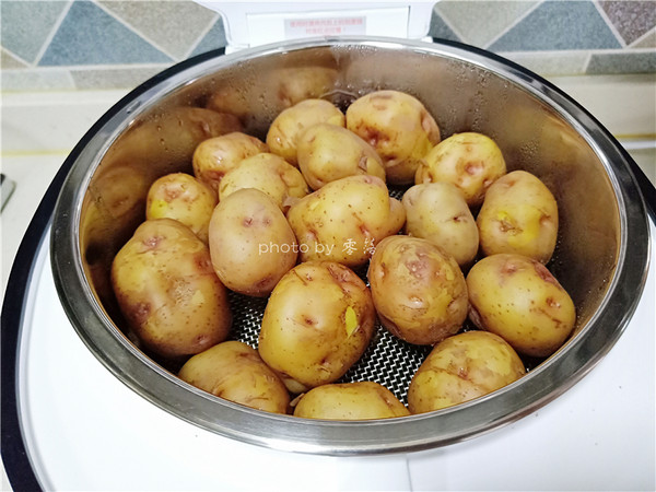 土豆蛋兒的做法-家常味蒸菜譜-易網(wǎng)健康養(yǎng)生網(wǎng) 土豆蛋兒的做法-家常味蒸菜譜