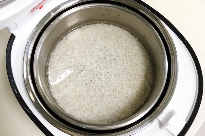 臘腸土豆脫糖飯的做法-咸鮮味蒸菜譜-易網(wǎng)健康養(yǎng)生網(wǎng) 臘腸土豆脫糖飯的做法-咸鮮味蒸菜譜