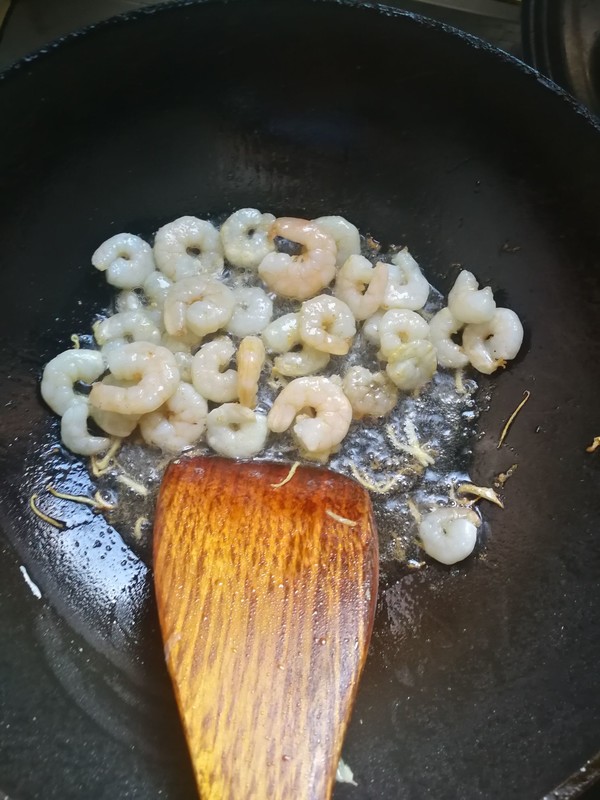 西芹蝦仁的做法-家常味炒菜譜-易網健康養生網 西芹蝦仁的做法-家常味炒菜譜