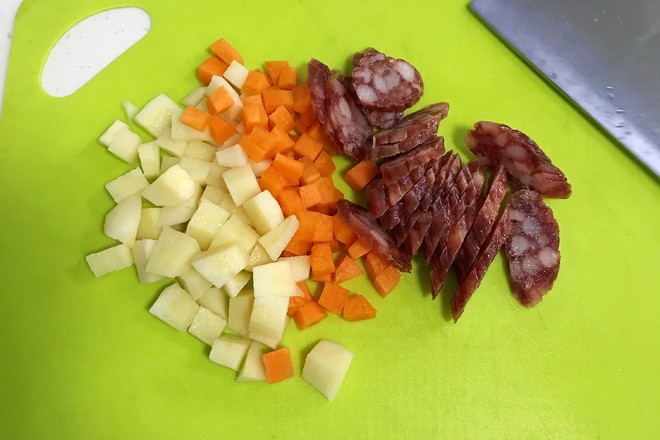 臘腸土豆脫糖飯的做法-咸鮮味蒸菜譜-易網(wǎng)健康養(yǎng)生網(wǎng) 臘腸土豆脫糖飯的做法-咸鮮味蒸菜譜