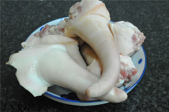 香燜豬尾巴的做法-香辣味炒菜譜-易網<a href=http://www.jsjjzhkt.cn/ target=_blank class=infotextkey>健康養生</a>網 香燜豬尾巴的做法-香辣味炒菜譜