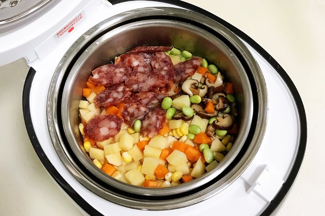 臘腸土豆脫糖飯的做法-咸鮮味蒸菜譜-易網(wǎng)健康養(yǎng)生網(wǎng) 臘腸土豆脫糖飯的做法-咸鮮味蒸菜譜