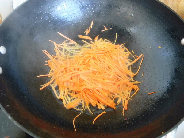 小炒土豆絲的做法-家常味炒菜譜-易網(wǎng)健康養(yǎng)生網(wǎng) 小炒土豆絲的做法-家常味炒菜譜