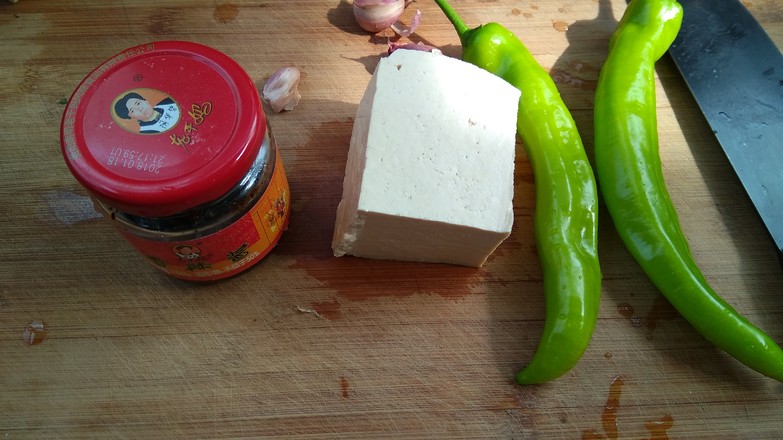 香辣醬尖椒炒豆腐的做法-香辣味炒菜譜-易網<a href=http://www.jsjjzhkt.cn/ target=_blank class=infotextkey>健康養生</a>網 香辣醬尖椒炒豆腐的做法-香辣味炒菜譜