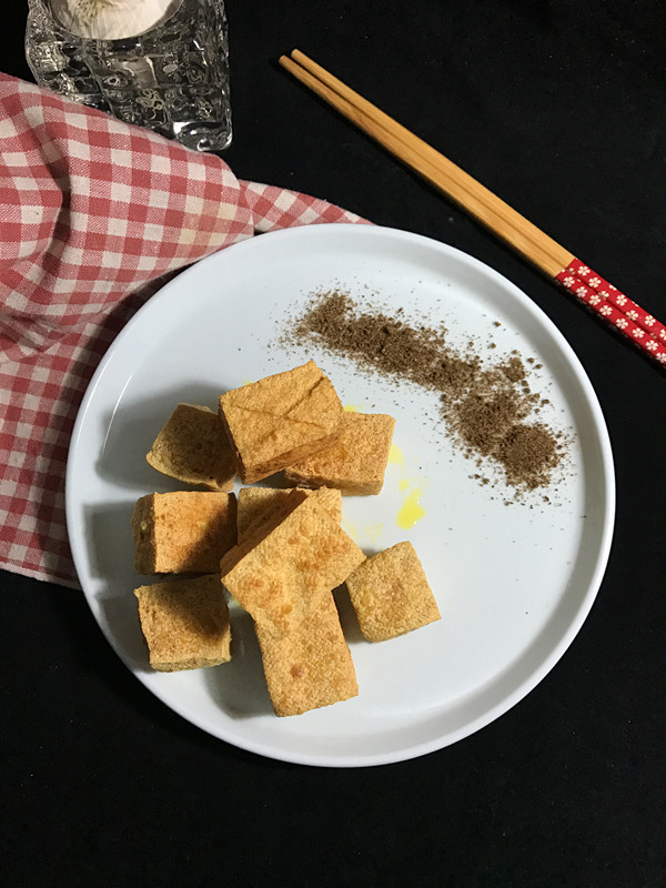 炸油豆腐的做法-家常味炸菜譜-易網(wǎng)健康養(yǎng)生網(wǎng) 炸油豆腐的做法-家常味炸菜譜