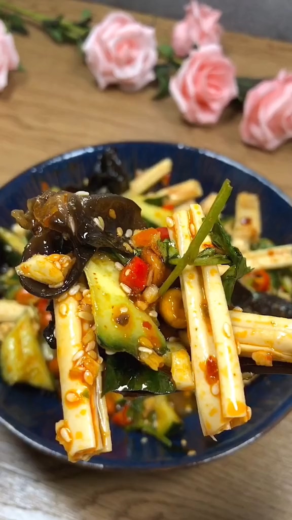 夏日涼拌菜的做法-咸鮮味拌菜譜-易網健康養生網 夏日涼拌菜的做法-咸鮮味拌菜譜