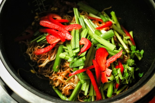 肉絲燜面的做法-家常味燜菜譜
