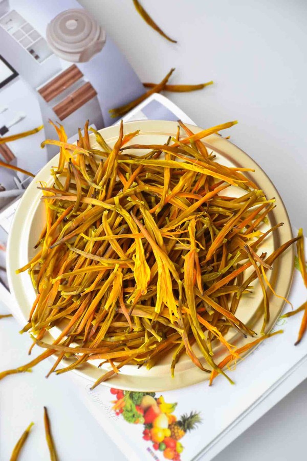 自制金針干菜的做法-其它口味其它工藝菜譜-易網健康養生網 自制金針干菜的做法-其它口味其它工藝菜譜