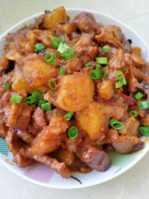 紅燒肉燉土豆的做法-家常味燉菜譜-易網(wǎng)健康養(yǎng)生網(wǎng) 紅燒肉燉土豆的做法-家常味燉菜譜