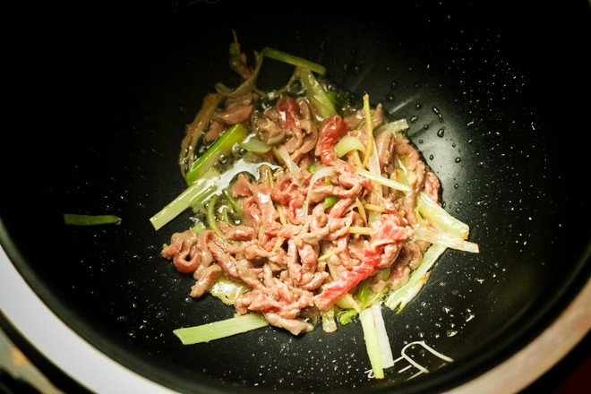 肉絲燜面的做法-家常味燜菜譜