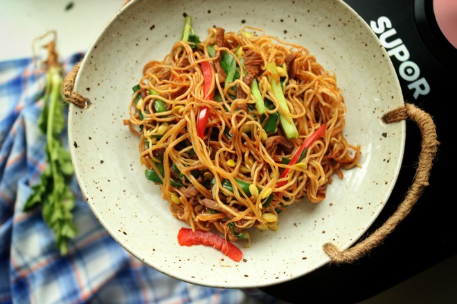 肉絲燜面的做法-家常味燜菜譜