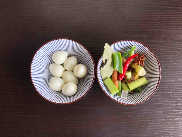 五花肉燉鵪鶉蛋的做法-咸鮮味燉菜譜-易網<a href=http://www.jsjjzhkt.cn/ target=_blank class=infotextkey>健康養生</a>網 五花肉燉鵪鶉蛋的做法-咸鮮味燉菜譜