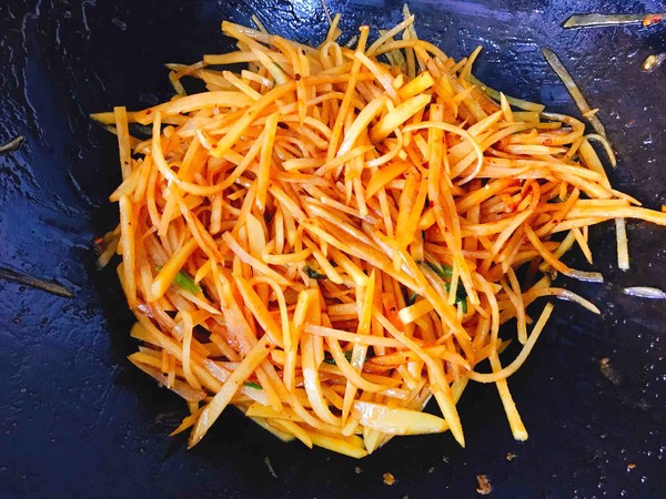 家庭版醬油土豆絲，好吃又營養(yǎng)的家常菜，做法簡單附詳細教程的做法-咸鮮味炒菜譜