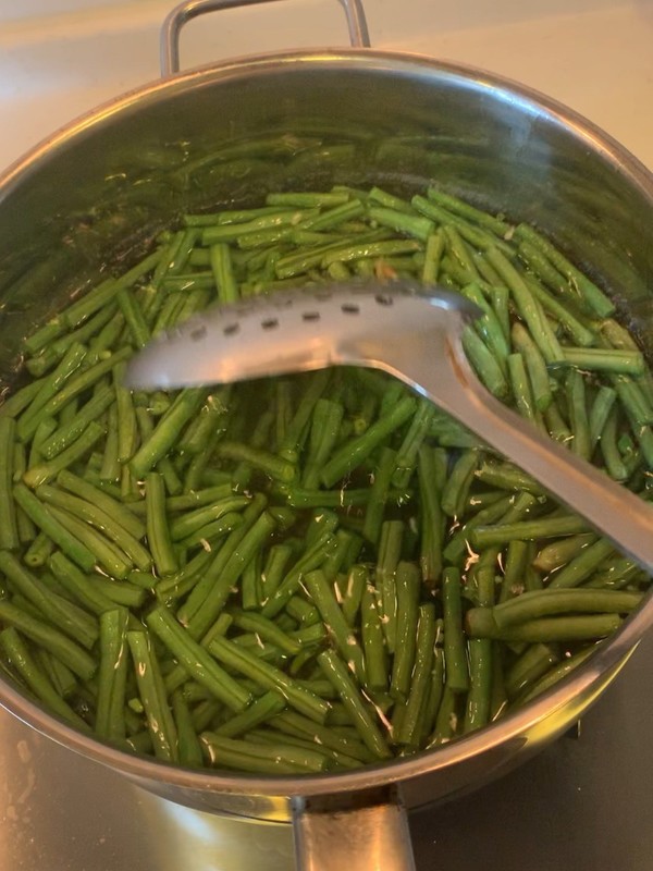 豇豆炒肉絲的做法-酸辣味炒菜譜