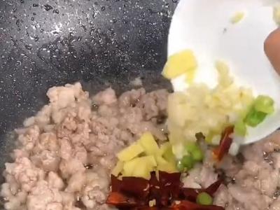 紅燒茄子的做法-咸鮮味炒菜譜