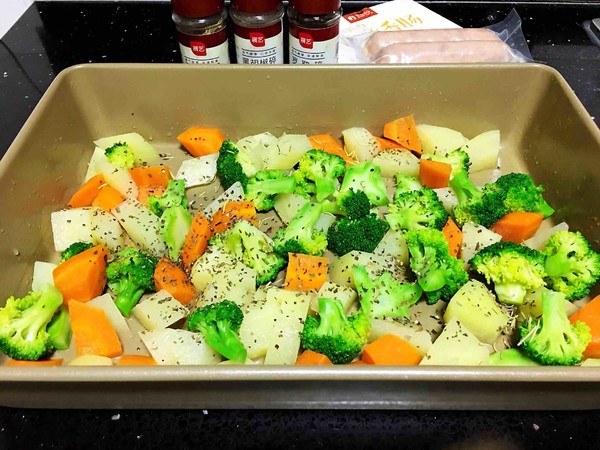 香腸烤土豆的做法-黑椒味烤菜譜-易網健康養生網 香腸烤土豆的做法-黑椒味烤菜譜