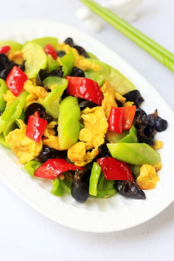 絲瓜木耳炒雞蛋的做法-咸鮮味炒菜譜-易網健康養生網 絲瓜木耳炒雞蛋的做法-咸鮮味炒菜譜