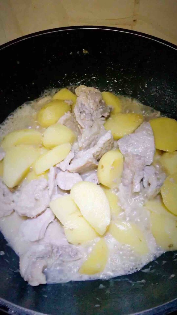 土豆燉大排的做法-家常味蒸菜譜-易網健康養生網 土豆燉大排的做法-家常味蒸菜譜