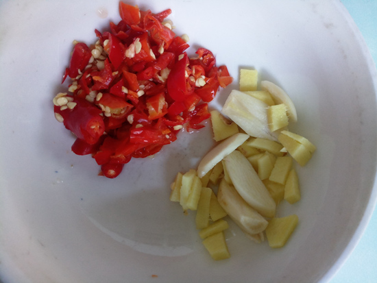 干鍋辣子雞的做法-香辣味炒菜譜-易網健康養生網 干鍋辣子雞的做法-香辣味炒菜譜