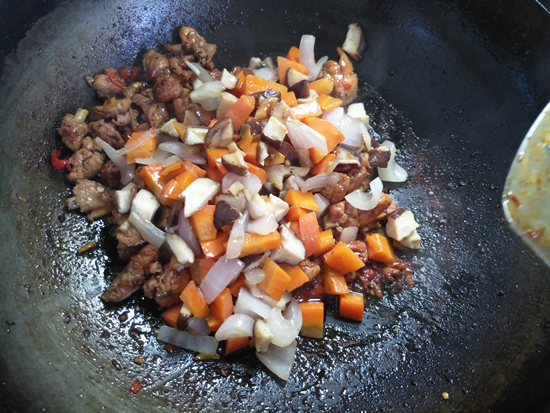 干鍋辣子雞的做法-香辣味炒菜譜-易網健康養生網 干鍋辣子雞的做法-香辣味炒菜譜