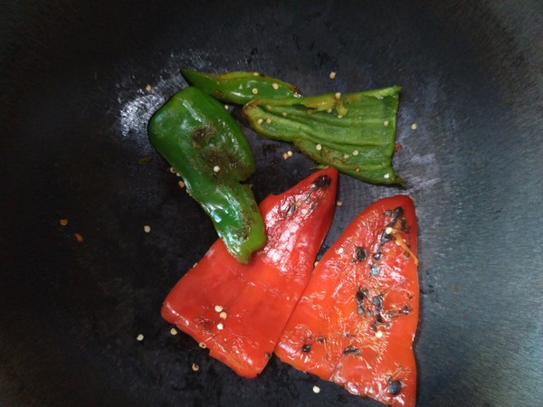 雙椒虎皮皮蛋的做法-麻辣味拌菜譜-易網健康養生網 雙椒虎皮皮蛋的做法-麻辣味拌菜譜