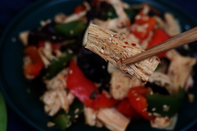 雙椒涼拌腐竹的做法-酸辣味拌菜譜-易網健康養生網 雙椒涼拌腐竹的做法-酸辣味拌菜譜