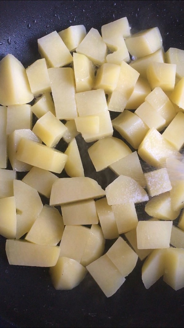 煎土豆的做法-香辣味煎菜譜-易網健康養生網 煎土豆的做法-香辣味煎菜譜