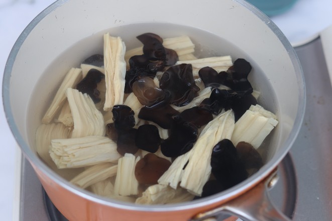 雙椒涼拌腐竹的做法-酸辣味拌菜譜-易網健康養生網 雙椒涼拌腐竹的做法-酸辣味拌菜譜