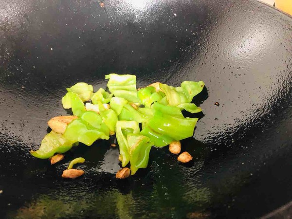 有油水的地三鮮的做法-家常味炒菜譜-易網健康養生網 有油水的地三鮮的做法-家常味炒菜譜