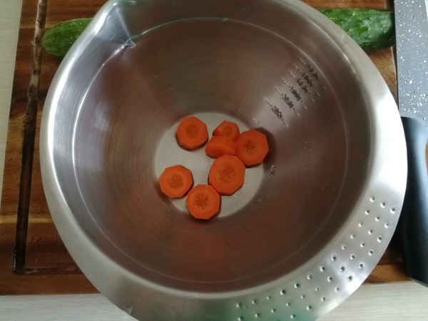 蒜泥拍黃瓜的做法-咸鮮味拌菜譜-易網健康養生網 蒜泥拍黃瓜的做法-咸鮮味拌菜譜