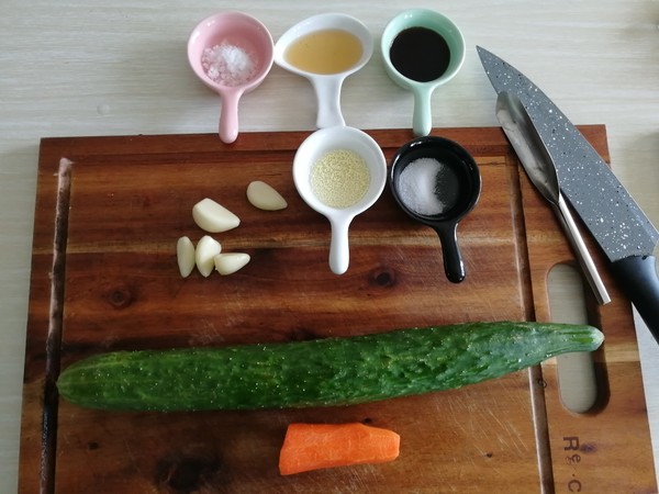 蒜泥拍黃瓜的做法-咸鮮味拌菜譜-易網<a href=http://www.jsjjzhkt.cn/ target=_blank class=infotextkey>健康養生</a>網 蒜泥拍黃瓜的做法-咸鮮味拌菜譜