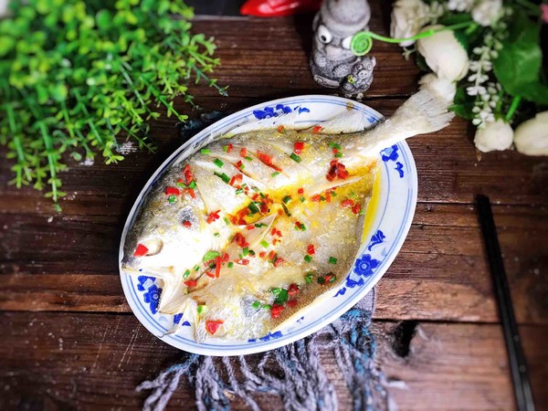 清蒸黃魚的做法-咸鮮味蒸菜譜-易網健康養生網 清蒸黃魚的做法-咸鮮味蒸菜譜