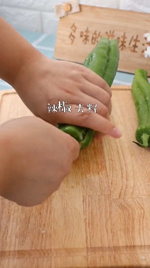 虎皮青椒的做法-家常味炒菜譜-易網健康養生網 虎皮青椒的做法-家常味炒菜譜