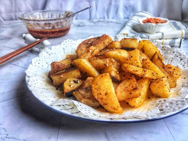 煎土豆的做法-香辣味煎菜譜-易網健康養生網 煎土豆的做法-香辣味煎菜譜