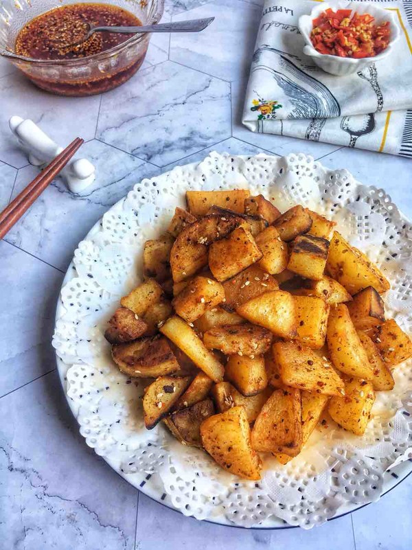 煎土豆的做法-香辣味煎菜譜-易網健康養生網 煎土豆的做法-香辣味煎菜譜