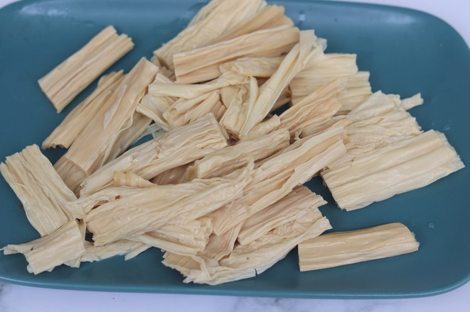 雙椒涼拌腐竹的做法-酸辣味拌菜譜-易網健康養生網 雙椒涼拌腐竹的做法-酸辣味拌菜譜